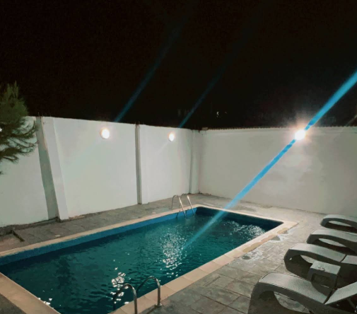 Piscine Benak Pool en soirée